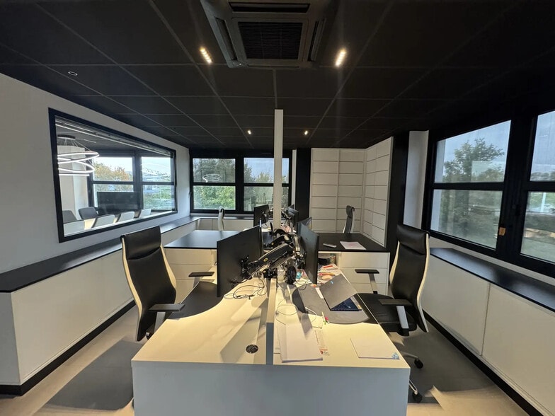 13 Rue Clément Ader, Reims for lease - Interior Photo - Image 3 of 8