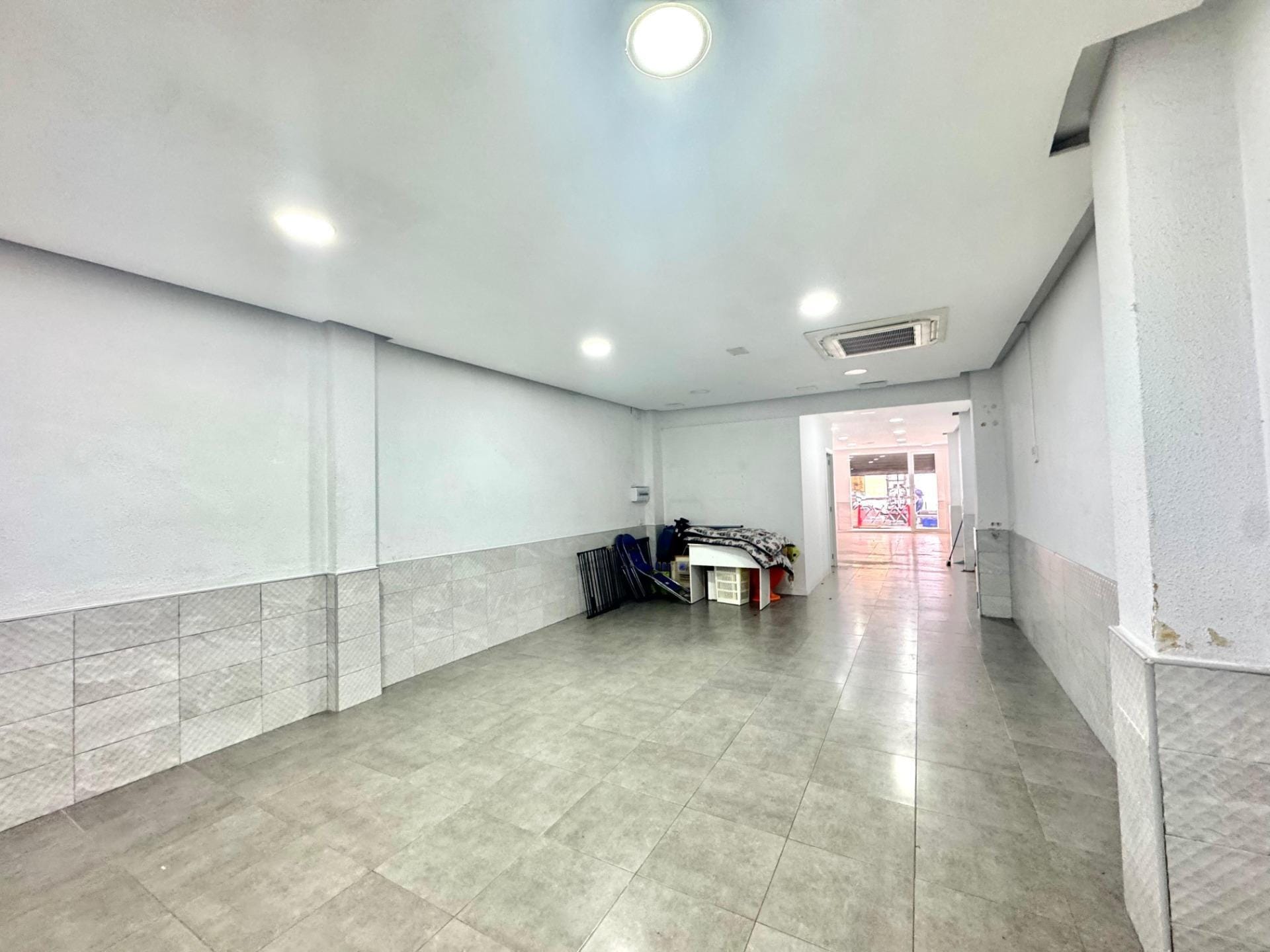 Retail in Gandia, Valencia for lease Building Photo- Image 1 of 10