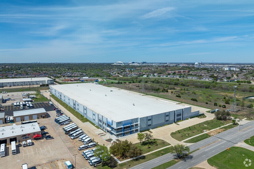 1600 S Great Southwest Pky, Grand Prairie, TX for lease - Building Photo - Image 3 of 4