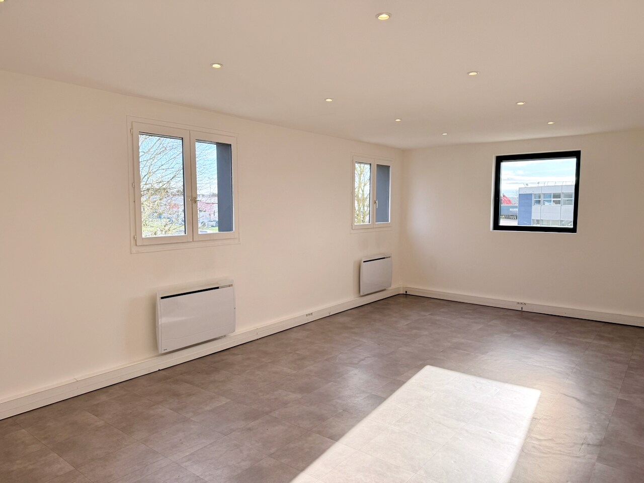 380 Avenue Blaise Pascal, Moissy-Cramayel for lease Interior Photo- Image 1 of 4
