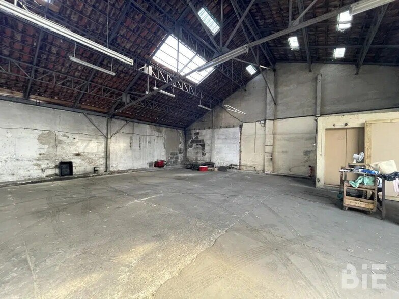 Flex in VILLENAVE-D'ORNON for sale - Building Photo - Image 2 of 4