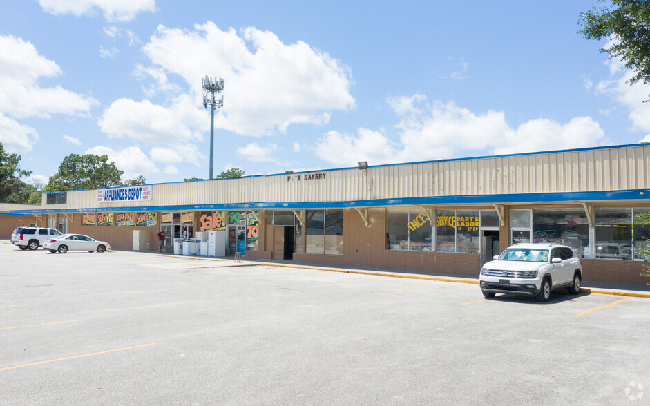 5907-5933 Merrill Rd, Jacksonville, FL for lease - Building Photo - Image 2 of 7