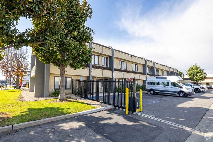 1231-1241 E Warner Ave, Santa Ana, CA for lease - Building Photo - Image 1 of 45