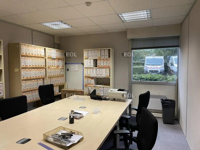 Flex in Cergy for lease - Building Photo - Image 3 of 10