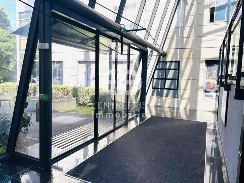 Office in Villeneuve-Loubet for lease - Lobby - Image 1 of 10