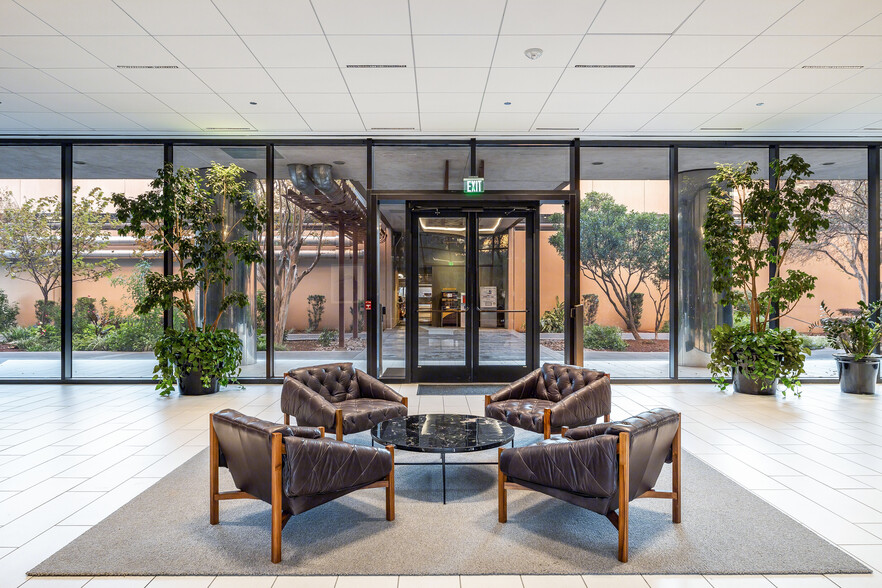 1701 Directors Blvd, Austin, TX for lease - Lobby - Image 3 of 9