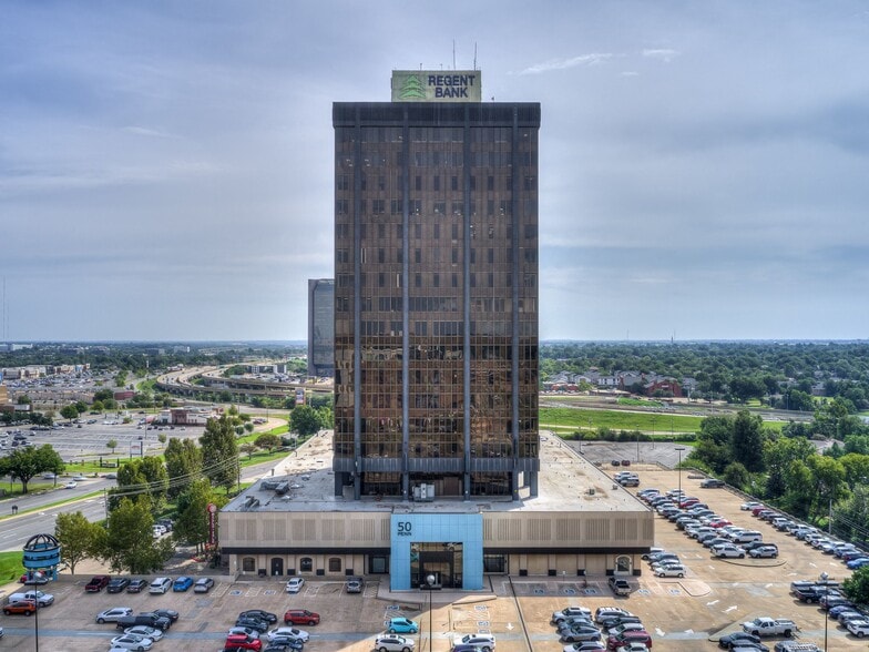 1900 NW Expressway, Oklahoma City, OK for lease - Building Photo - Image 3 of 35
