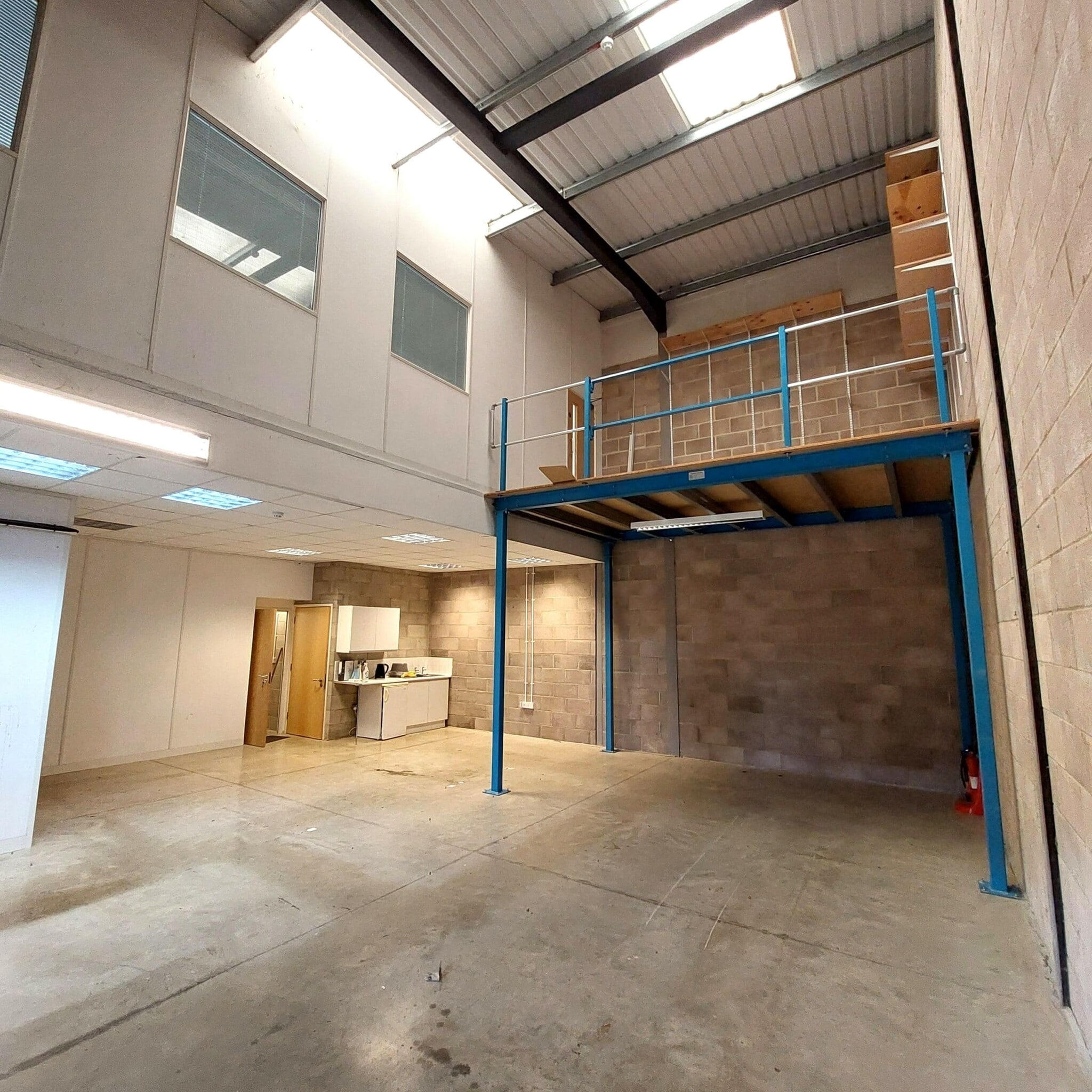 Downsview Rd, Wantage for lease Interior Photo- Image 1 of 6