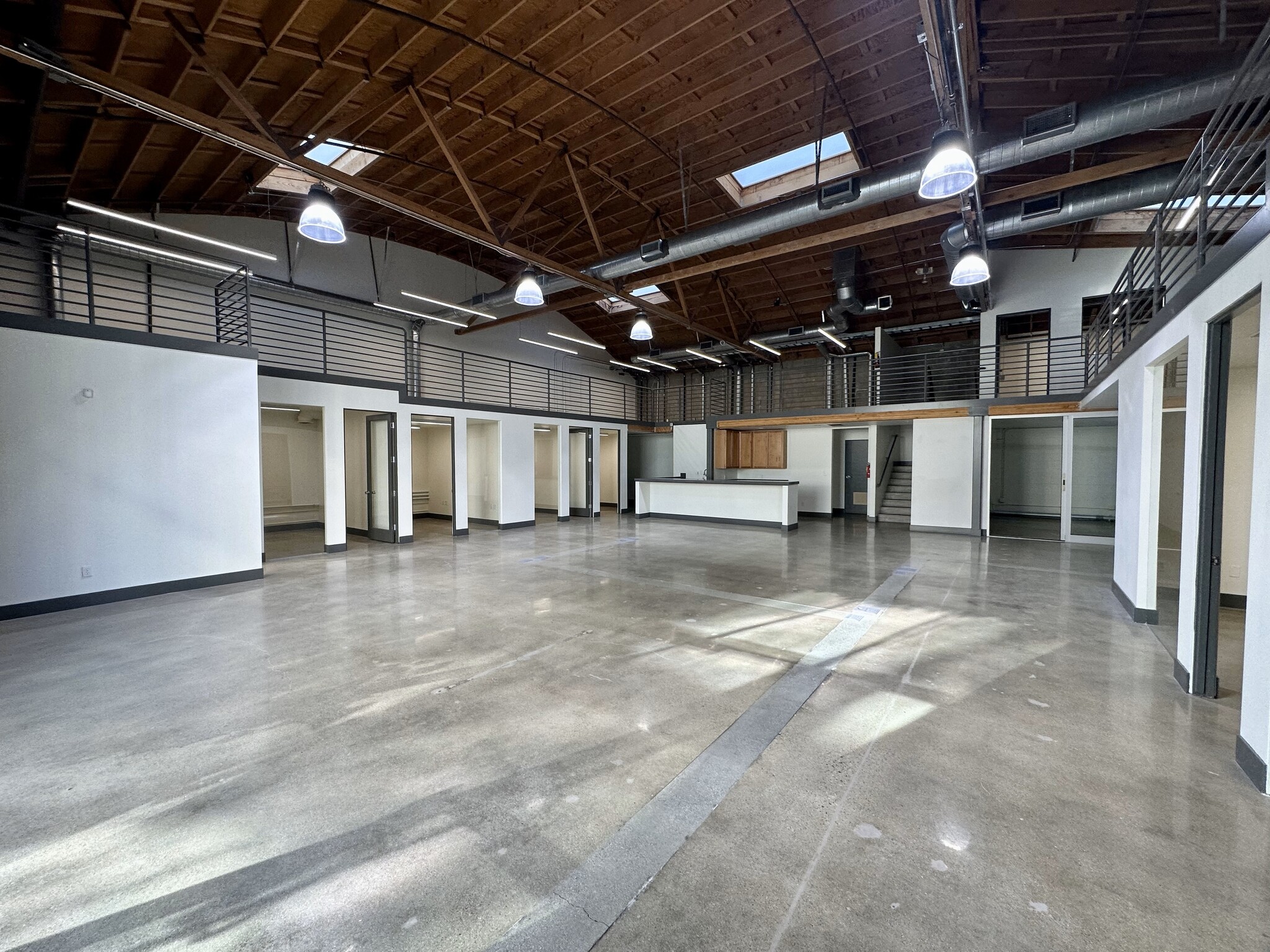 4077-4081 Redwood Ave, Los Angeles, CA for lease Interior Photo- Image 1 of 7