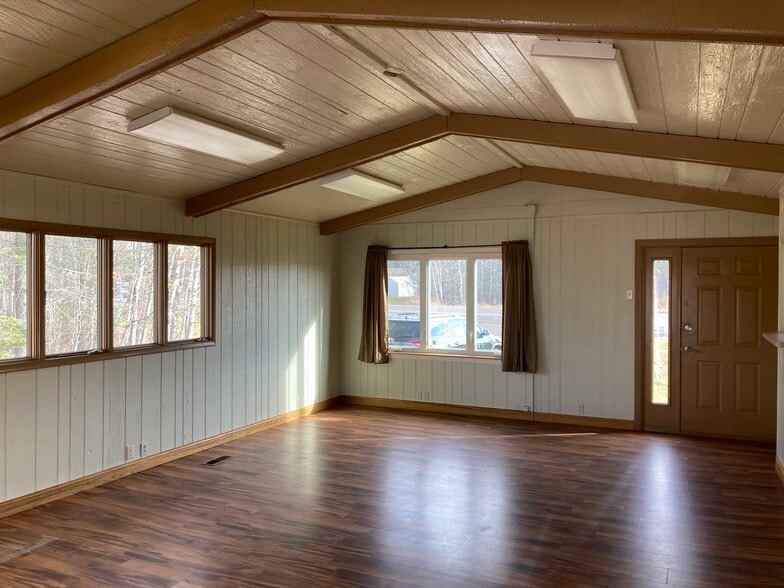 5215 Rice Lake Rd, Duluth, MN for lease - Interior Photo - Image 3 of 16