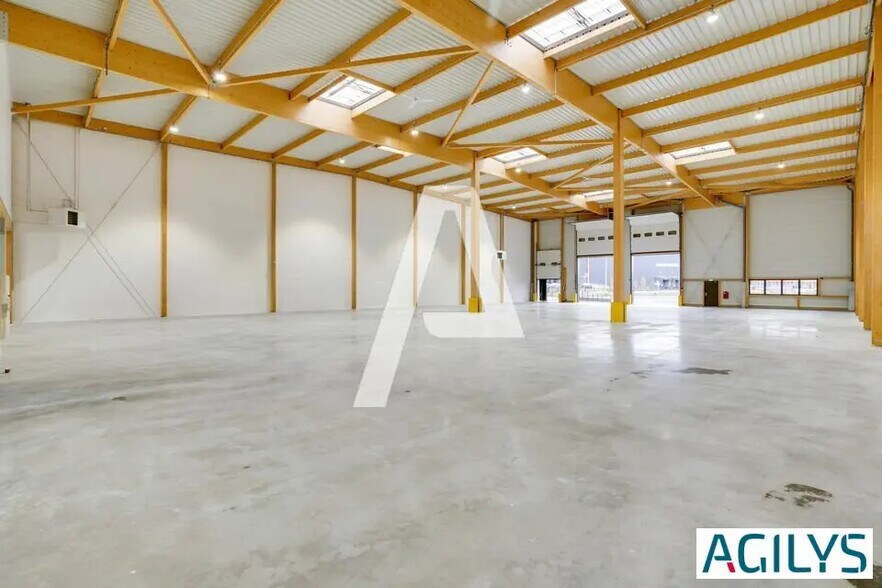 Industrial in Brie-Comte-Robert for lease - Building Photo - Image 2 of 8