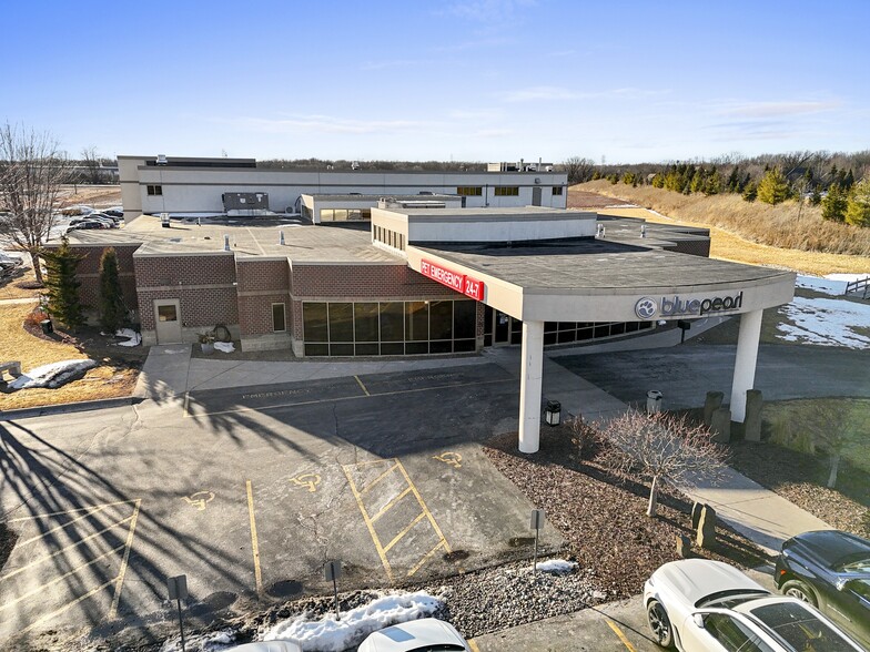 4706 New Horizons Blvd, Appleton, WI for sale - Building Photo - Image 3 of 18