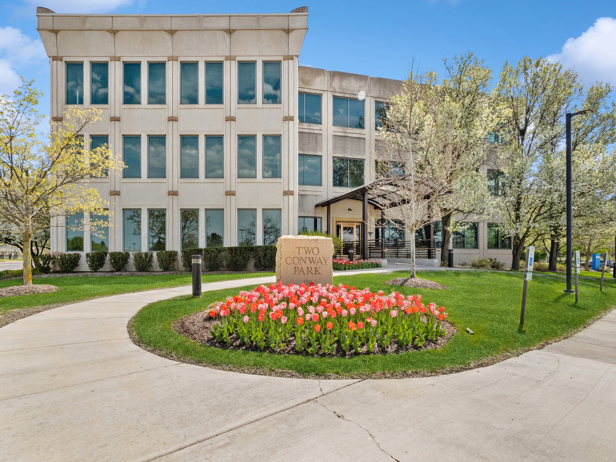 150 N Field Dr, Lake Forest, IL for sale Primary Photo- Image 1 of 1