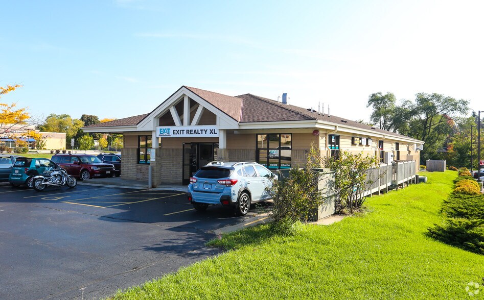 329341 W Paradise Dr, West Bend, WI 53095