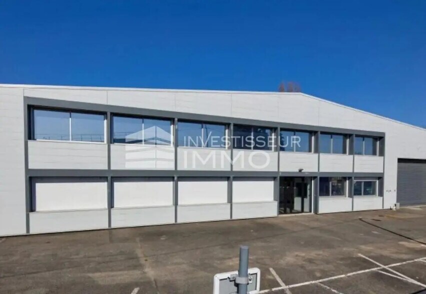Flex in Morangis for lease - Building Photo - Image 1 of 5