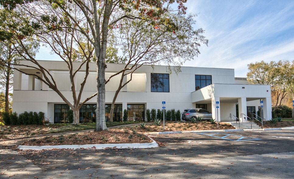 2160 Capital Cir NE, Tallahassee, FL for lease - Building Photo - Image 1 of 24