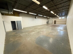 1515-1545 W Jarvis Ave, Elk Grove Village, IL for lease Interior Photo- Image 2 of 5
