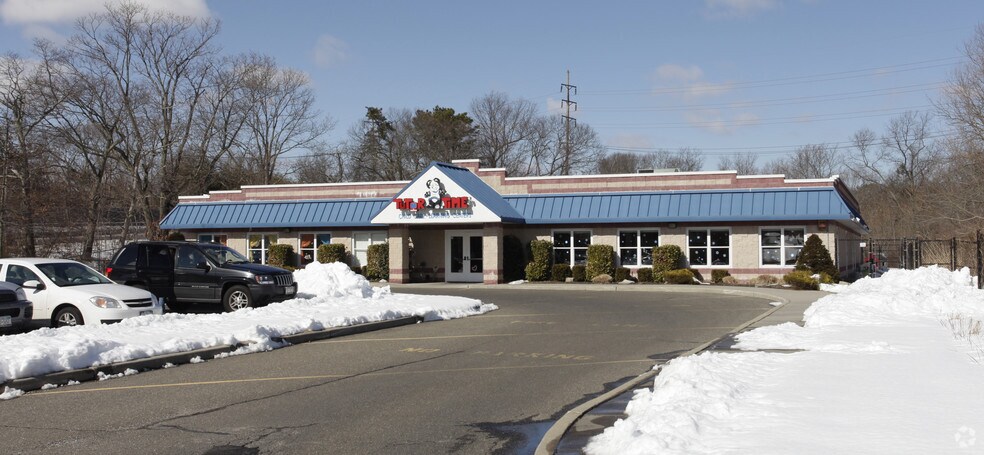 1645 Montauk Hwy, Oakdale, NY for sale - Primary Photo - Image 1 of 1