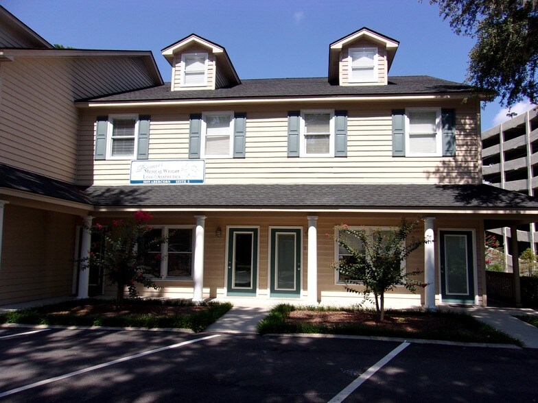 5859 Abercorn St, Savannah, GA 31405