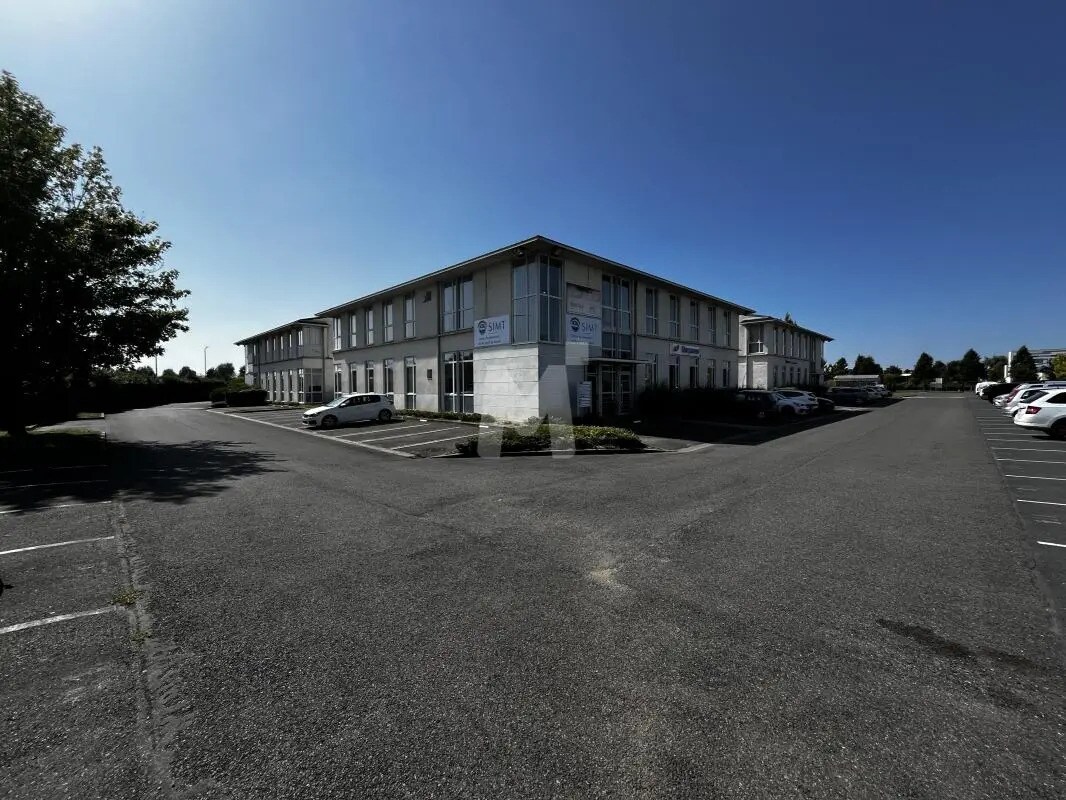 Office in Lieusaint for sale Building Photo- Image 1 of 10