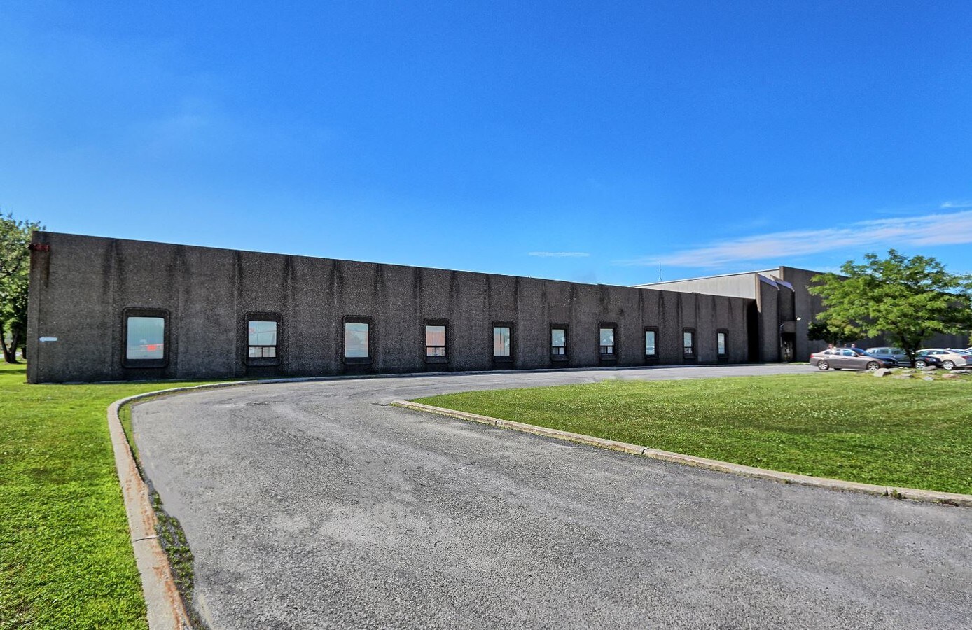 5650 Transcanadienne Aut, PointeClaire, QC H9R 1B9