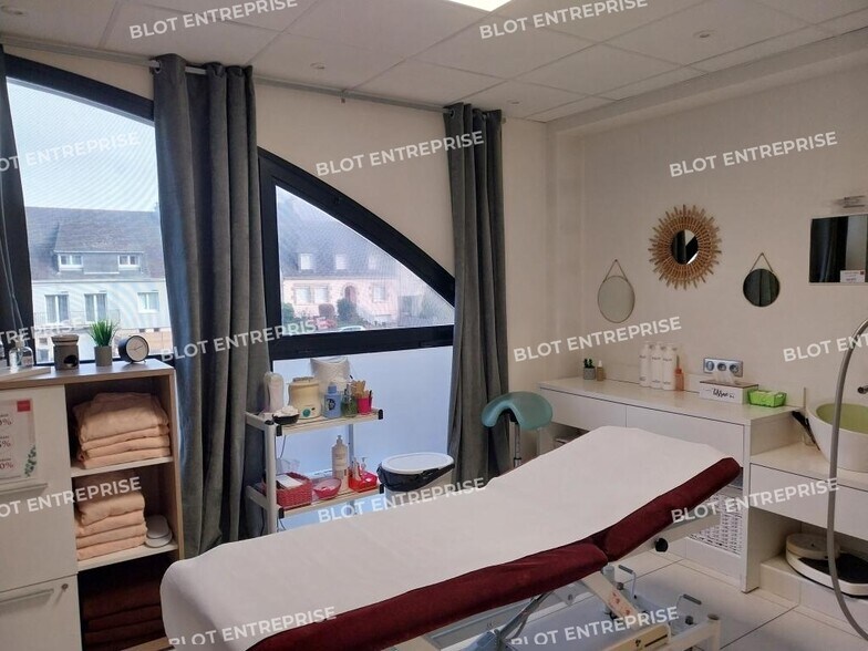 Office in Quimper for lease - Interior Photo - Image 1 of 8