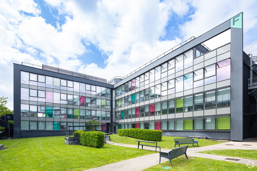 1 Bis Rue Du Petit-Clamart, Vélizy-Villacoublay for lease - Primary Photo - Image 1 of 2