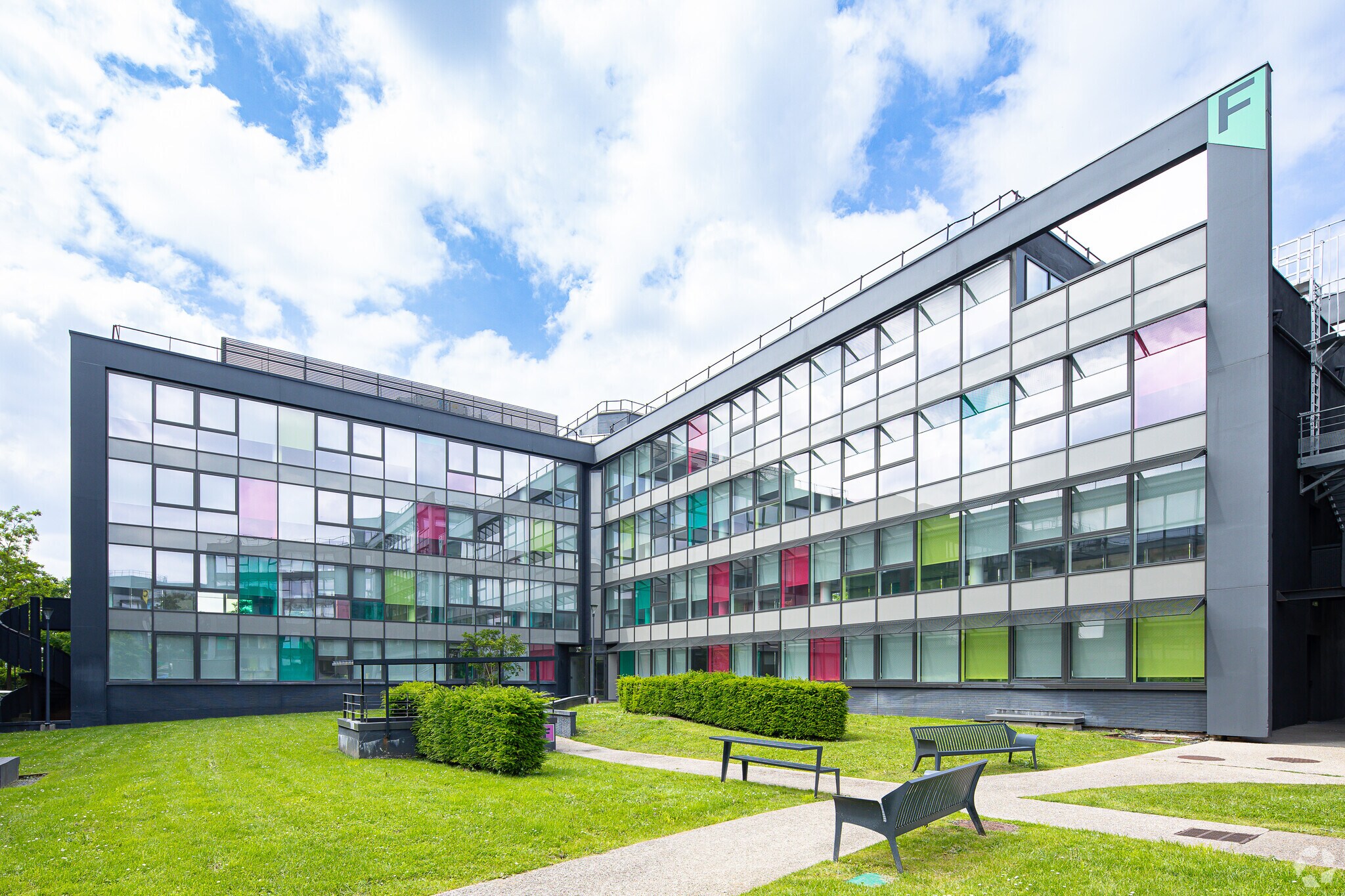 1 Bis Rue Du Petit-Clamart, Vélizy-Villacoublay for lease Primary Photo- Image 1 of 3