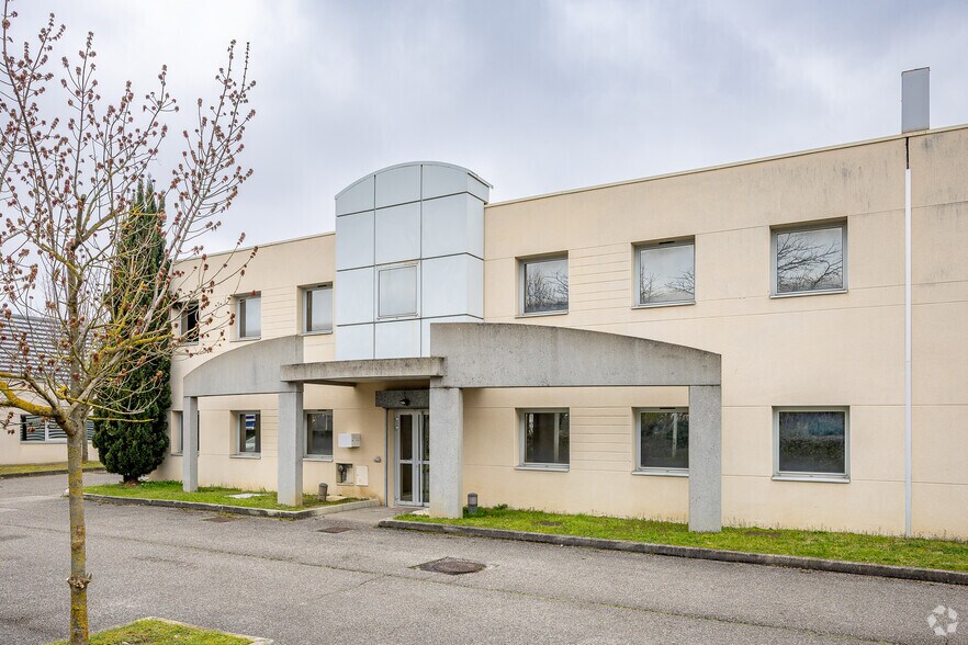 Flex in Saint-Priest for lease - Building Photo - Image 3 of 3