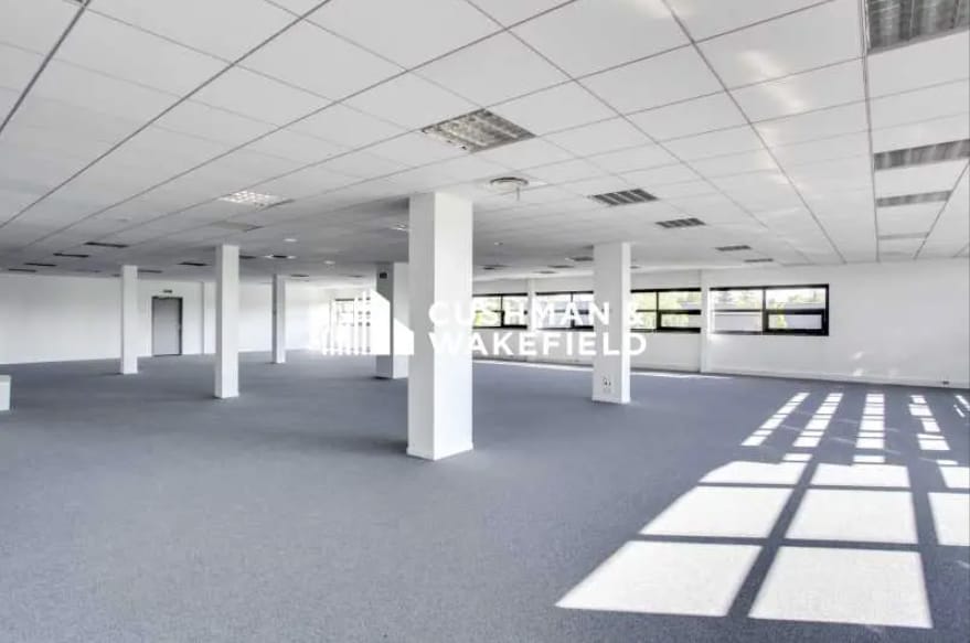 Office in Saint-Priest for lease Interior Photo- Image 1 of 3