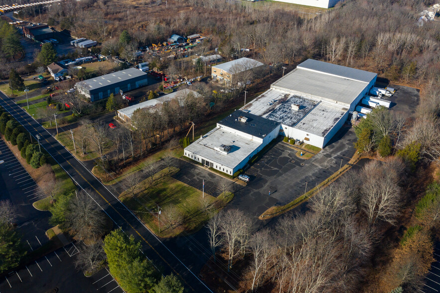 205 Spring Hill Rd, Monroe, CT for lease - Building Photo - Image 2 of 2