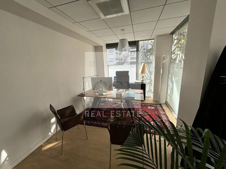 Office in Lyon for lease - Interior Photo - Image 3 of 12