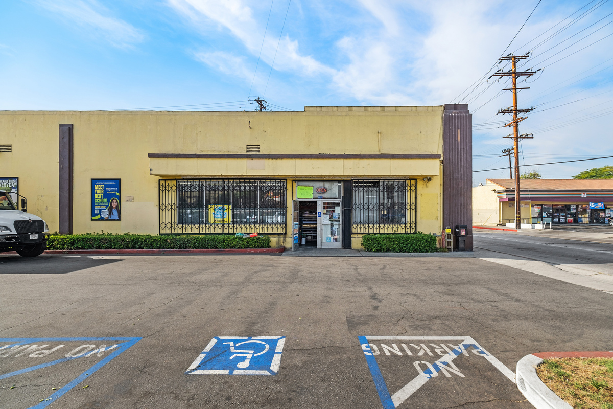 5658 Clara St, Bell Gardens, CA for lease Primary Photo- Image 1 of 15