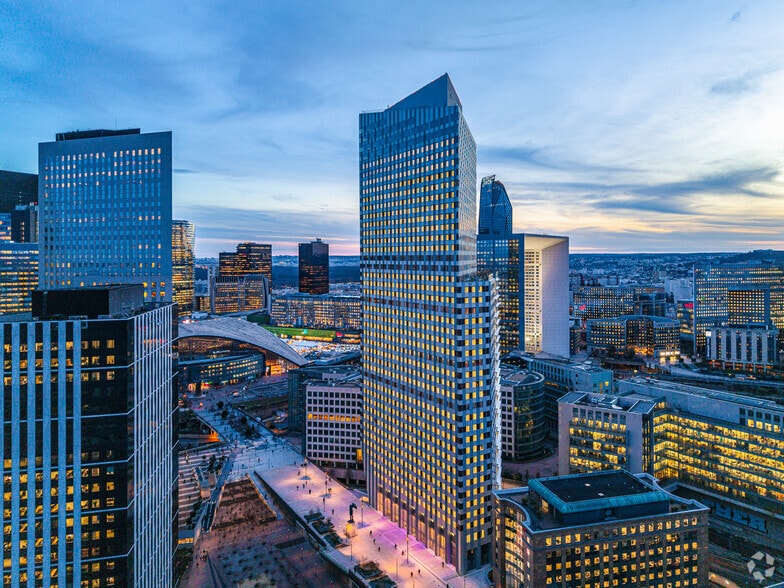 6 Allée de L'arche, Courbevoie for lease - Building Photo - Image 1 of 23