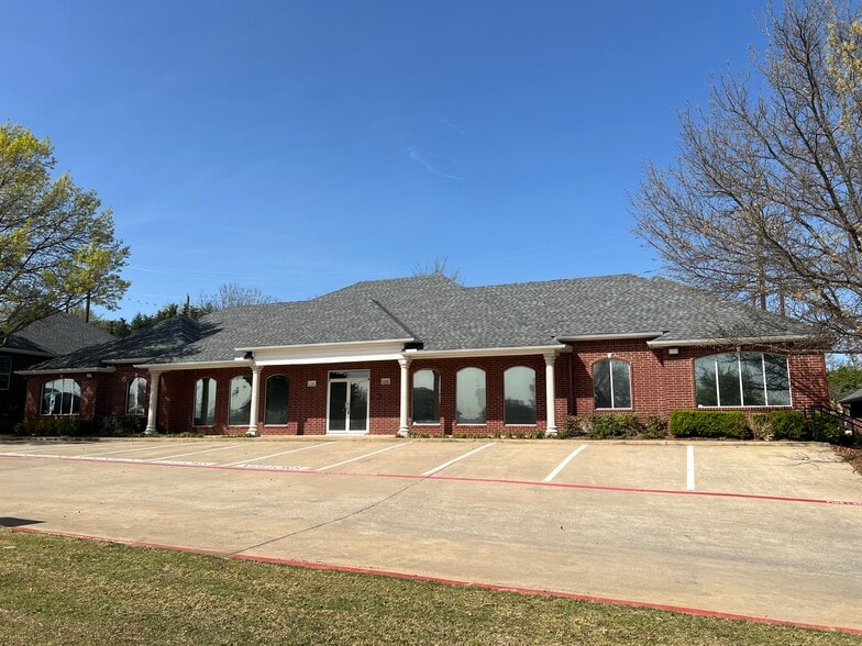 The Offices @ S. Village Center Dr. portfolio of 3 properties for sale on LoopNet.com - Building Photo - Image 3 of 7