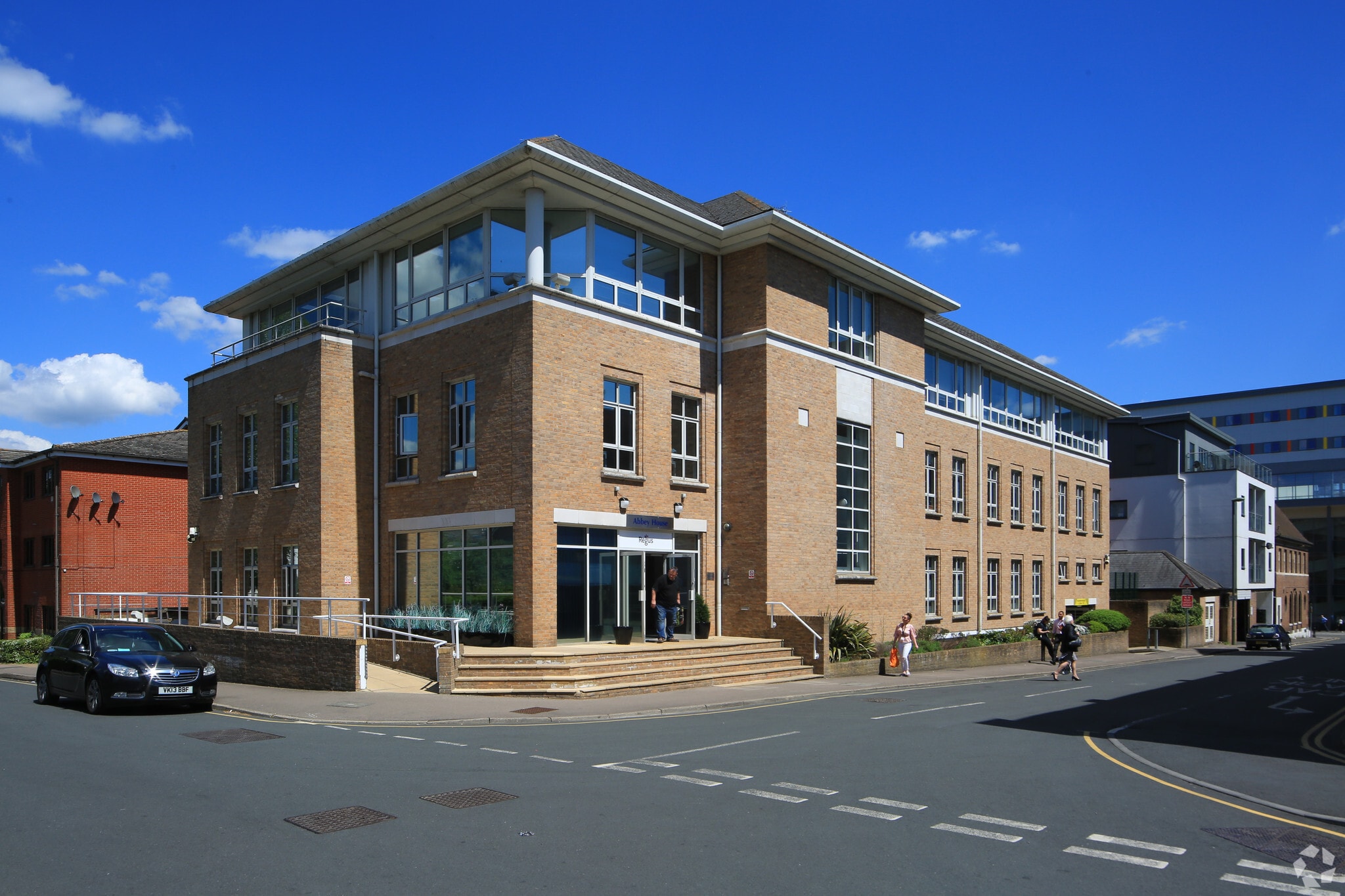 25 Clarendon Rd, Redhill for lease Building Photo- Image 1 of 3