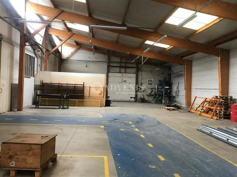Flex in Veigné for lease - Building Photo - Image 3 of 4