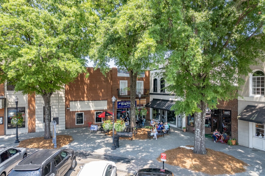 402 Adamson Sq, Carrollton, GA 30117