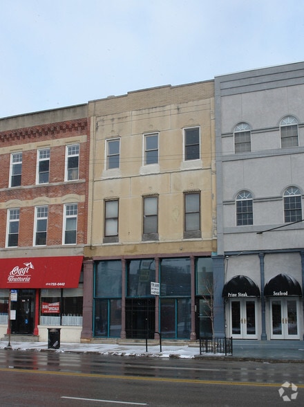 1376 W Grand Ave, Chicago, IL for lease - Building Photo - Image 2 of 20