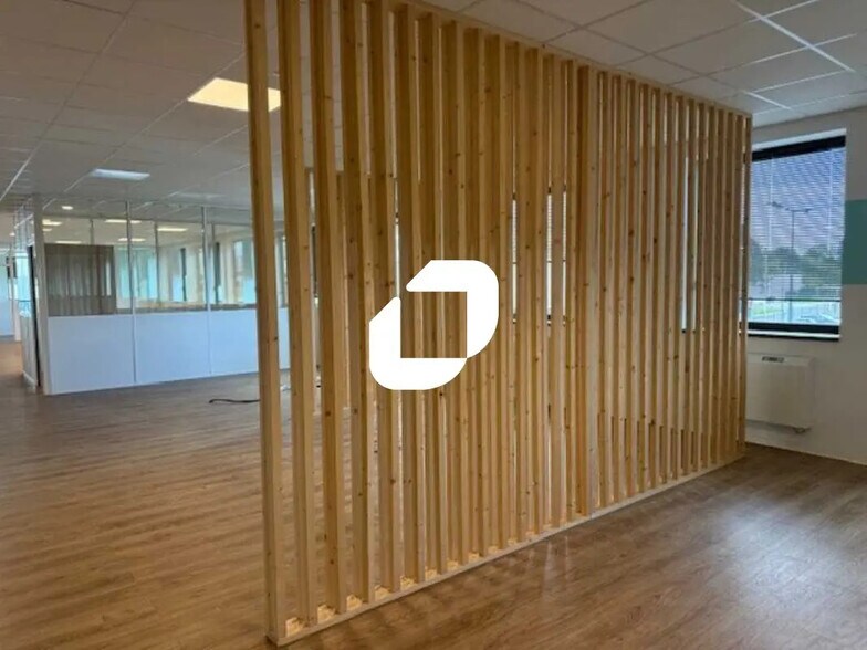 Office in SAINT-OUEN-L'AUMONE for lease - Building Photo - Image 3 of 32