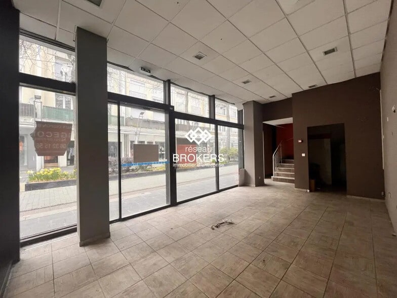 Retail in Saint-Nazaire for lease - Interior Photo - Image 1 of 6