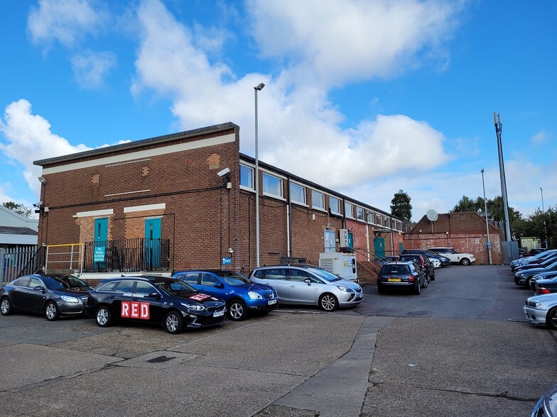 Thornhill Rd, Luton for lease - Primary Photo - Image 1 of 3