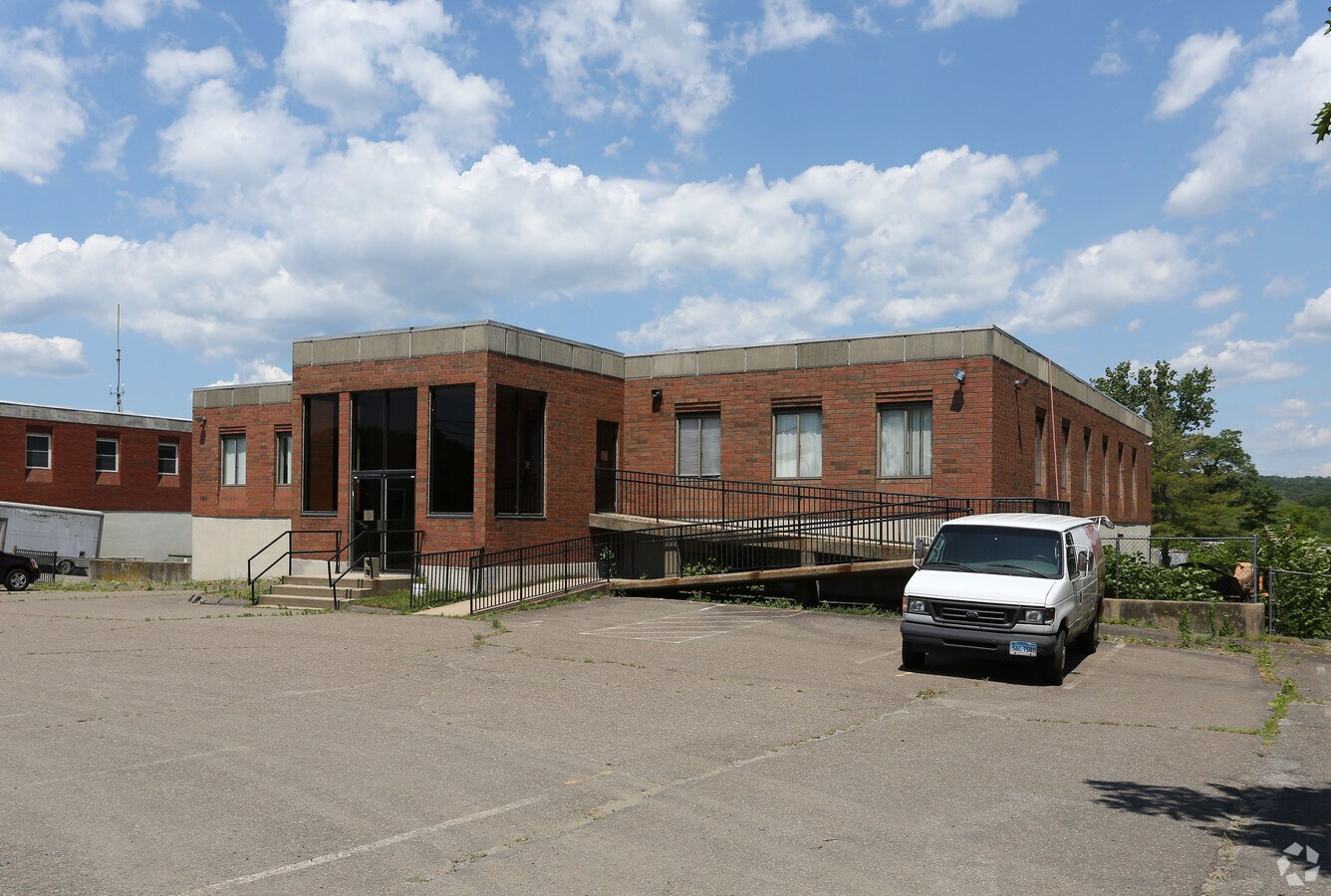 131 Bradley Rd, Woodbridge, CT 06525