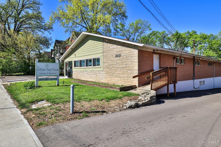 2651 Highland Ave, Cincinnati, OH for sale - Building Photo - Image 3 of 38