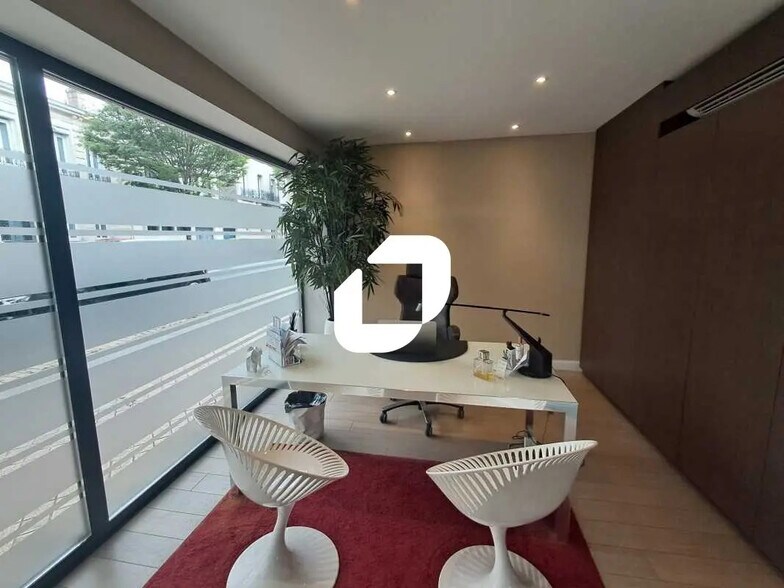 Office in Bordeaux for sale - Interior Photo - Image 1 of 17