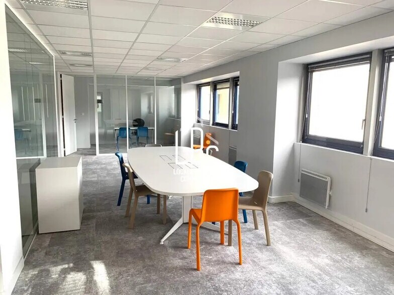 168 Route De Saint Joseph, Nantes for lease - Interior Photo - Image 3 of 17