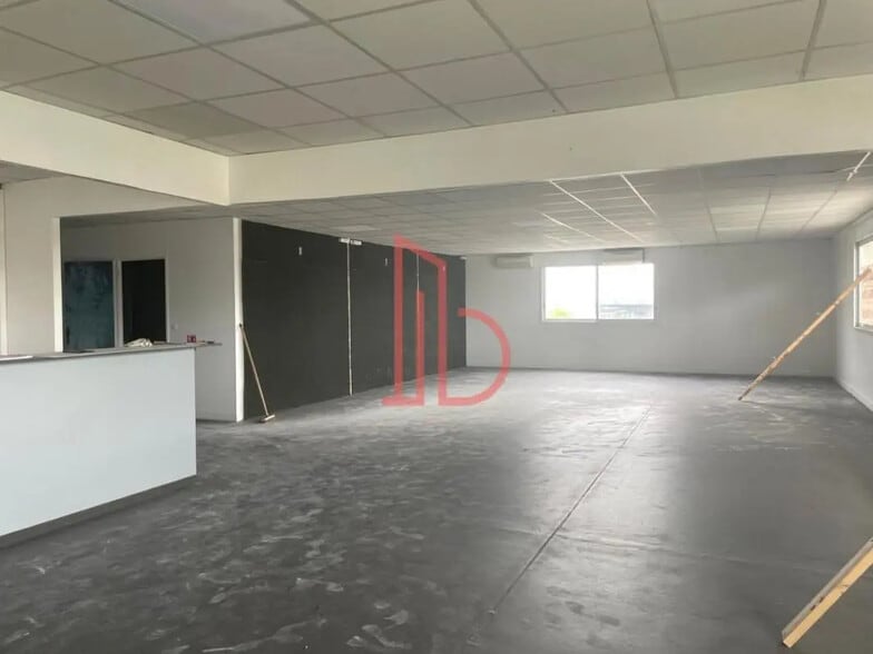 Office in Mérignac for lease - Interior Photo - Image 1 of 7