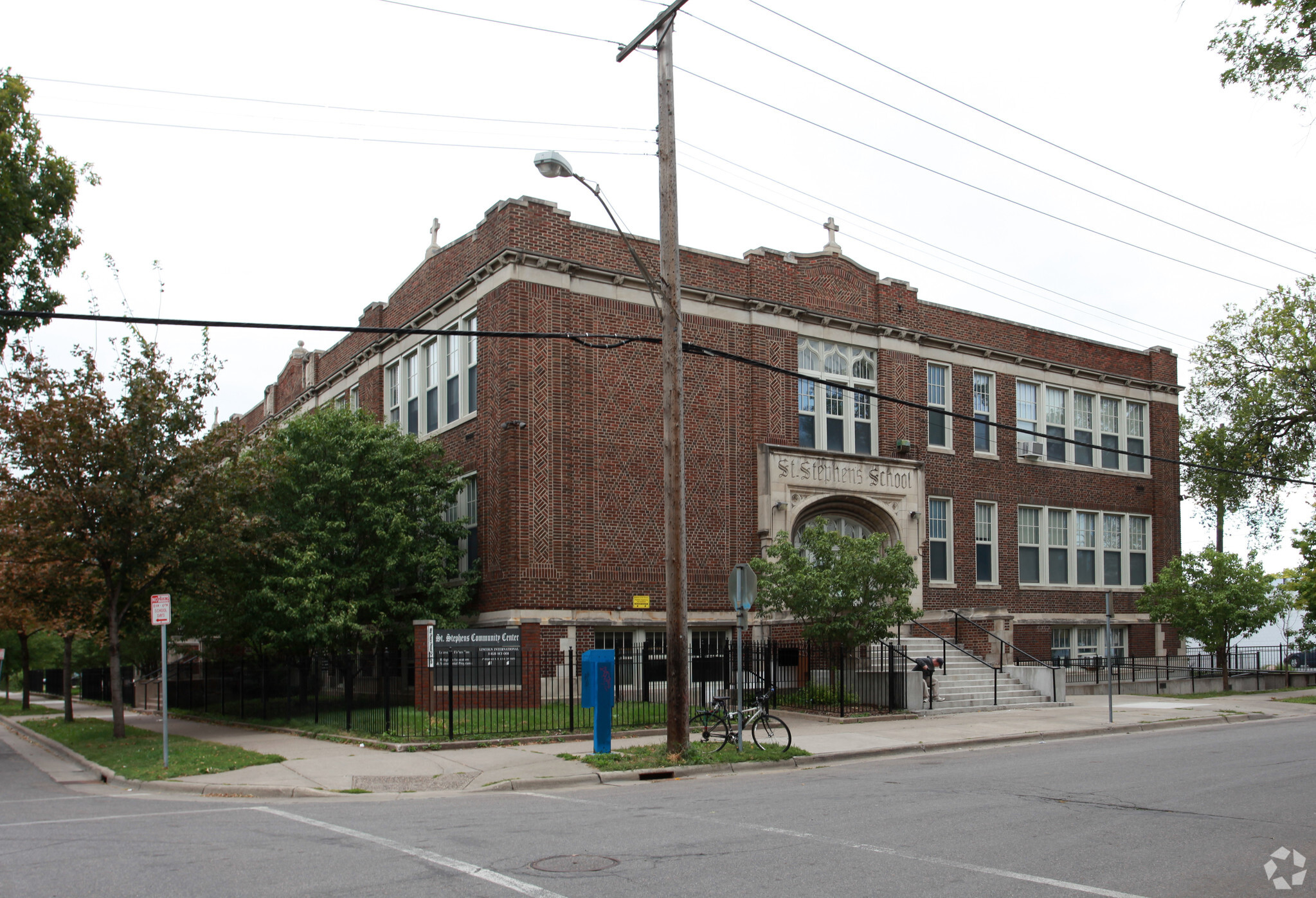 2123 Clinton Ave S, Minneapolis, MN for lease Building Photo- Image 1 of 3