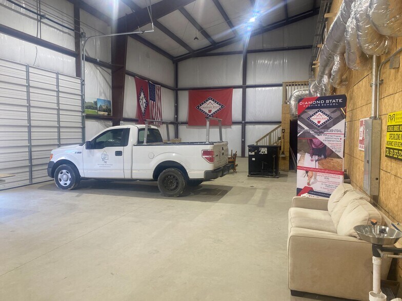 8504 Macarthur Dr, North Little Rock, AR for sale - Interior Photo - Image 2 of 44