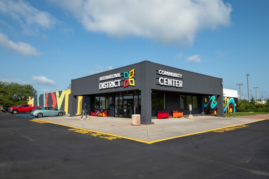 3643-3749 Commercial Dr, Indianapolis, IN for lease - Building Photo - Image 3 of 24